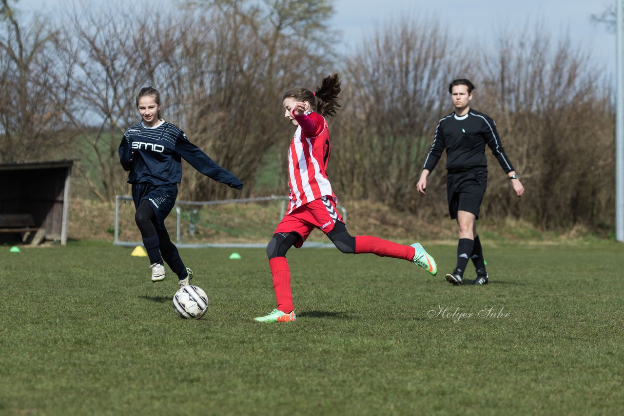 Bild 137 - C-Juniorinnen TSV Zarpen - TuS Tensfeld : Ergebnis: 2:1